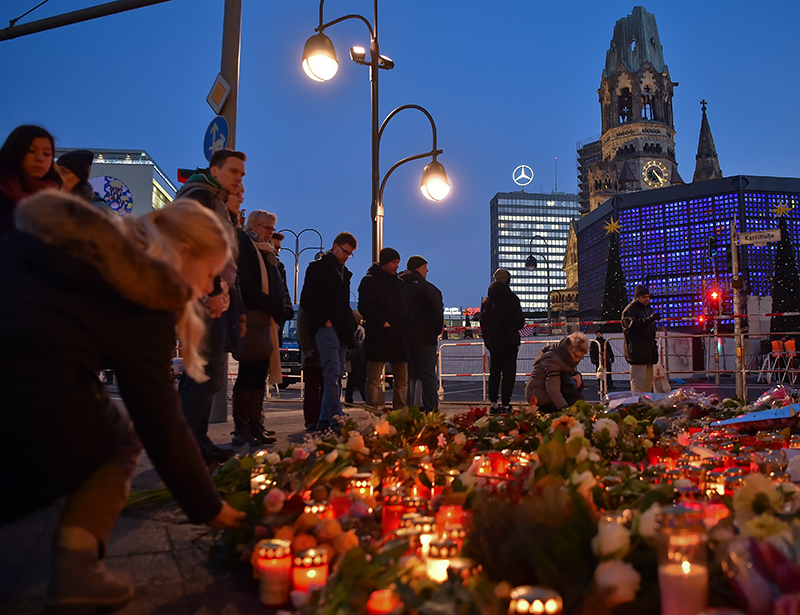 Een jaar later: Berlijn staat stil bij aanslag kerstmarkt