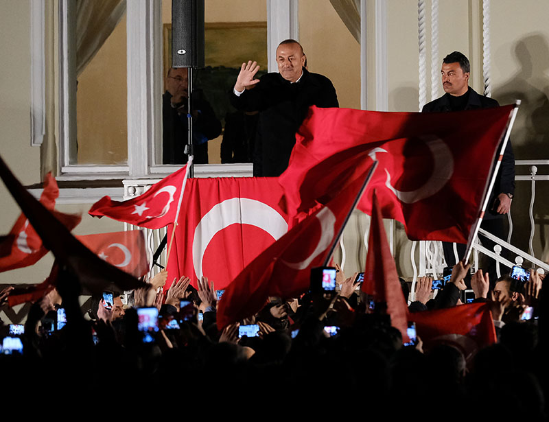 Minister Cavusoglu sprak in maart in Hamburg aanhangers toe. Afb.: dpa