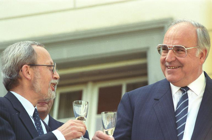 Hoe de laatste DDR-regering zichzelf ophief