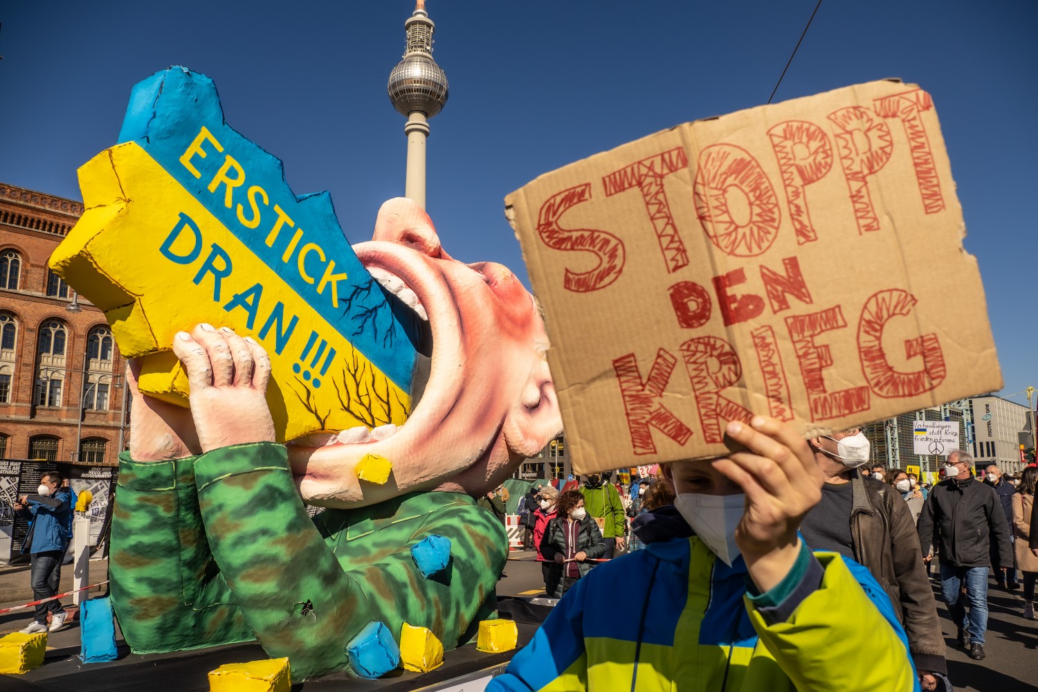 Demonstratie voor Oekraïne op de Alexanderplatz in Berlijn © Selene Magnolia/Campact