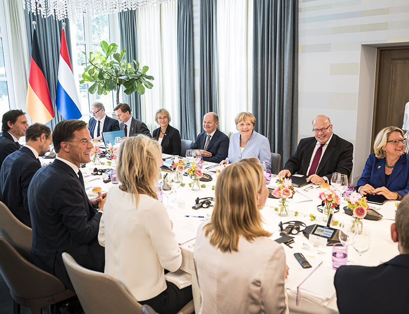 Merkel en Rutte leren van elkaars klimaatbeleid