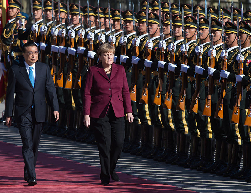 Merkel in China: steun in Syriëcrisis en miljardendeals 