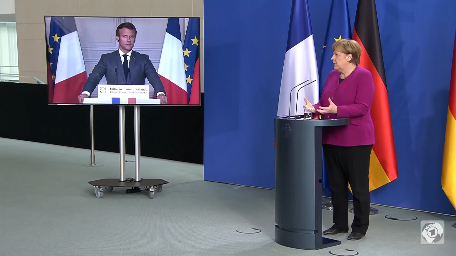 screenshot persconferentie Merkel en Macron
