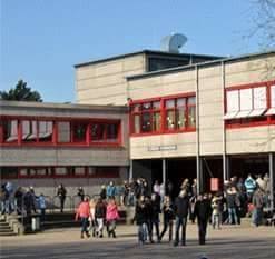  In Bocholt staan scholieren te trappelen