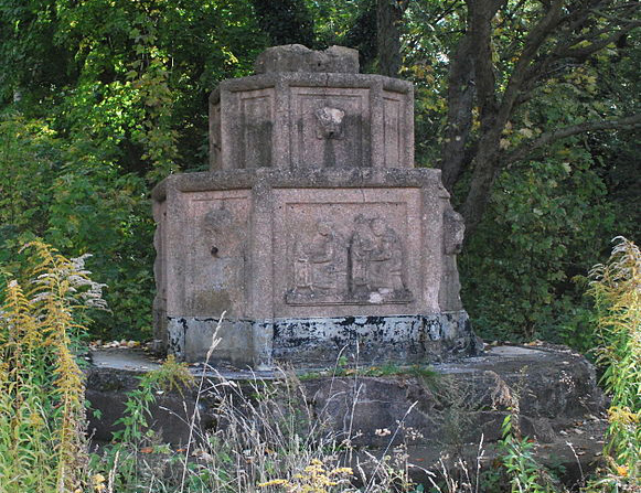 Fontein in verdwenen Poolse deel van Forst. Afb.: wikimedia/Franz Richter/cc