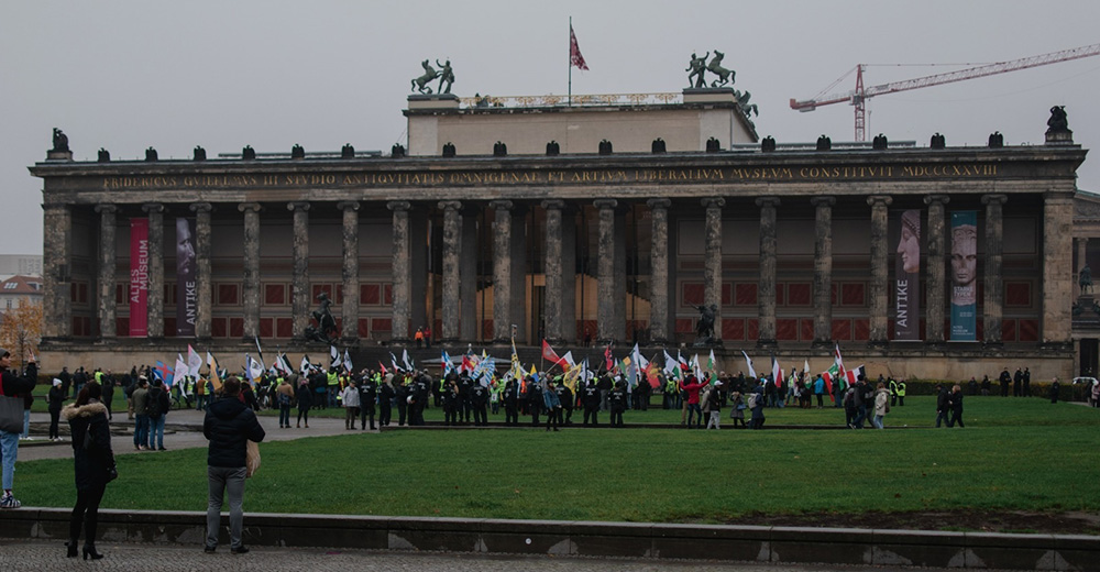 Rijksburgers bij Altes Museum. Foto: Senna Hansen