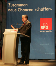 Kurt Beck spreekt op de nieuwjaarsbijeenkomst van de SPD in 2007. Afbeelding: nrwspd_foto , www.flickr.com