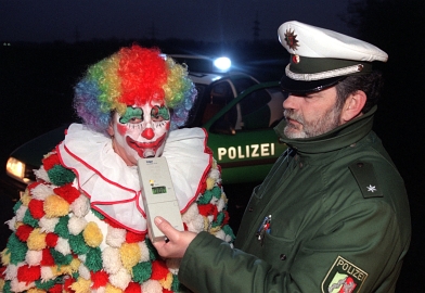 De Duitse politie houdt altijd extra alcoholcontroles tijdens carnaval. Afb: dpa/Picture Alliance