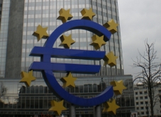 Euroteken voor de ECB in Frankfurt. Afb.: Duitslandweb