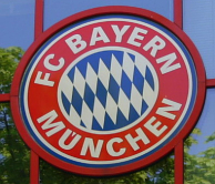 FC Bayern München behoort tot de rijkste voetbalclubs ter wereld. Vakbondsvoorzitter Michael Sommer zou graag zien dat Bayern-spits Luca Toni in tijden van economische crisis zijn salaris openbaar maakt. Afb: nicholas macgowan, www.flickr.com