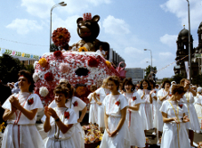 De optocht in Oost-Berlijn in 1987. Afb.: dpa/picture-alliance.