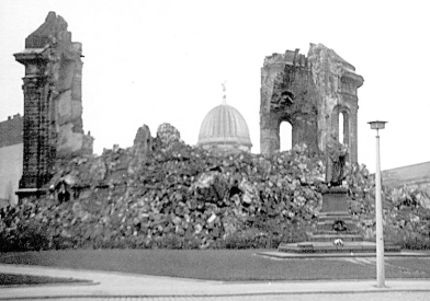 De ruïne van de Frauenkirche in 1970. Afbeelding: http://de.wikipedia.org