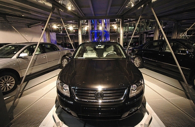De Volkswagen Phaeton in de Gläserne Manufaktur. Afbeelding: Purple Cloud, www.flickr.com