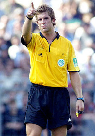Robert Hoyzer in actie als scheidsrecher. Bron: Wikipedia