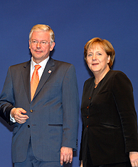 Kochs ambities reiken wel tot háár positie: bondskanselier Angela Merkel. Afbeelding: www.cdu.de