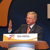 Koch spreekt zijn partij toe op het CDU-partijcongres afgelopen december. Afbeelding: www.cdu.de
