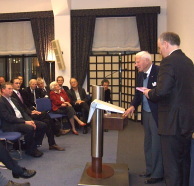 Max Kohnstamm met naast hem staatssecretaris Frans Timmermans. Afbeelding: Annabelle Arntz, Duitsland Instituut Amsterdam