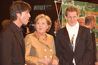 Löw, Merkel en Schweinsteiger bij de première van de film Sommermärchen in 2006. Afbeelding: Howie_Berlin, www.flickr.com