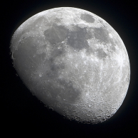 De maan boven Beieren. Afb.: flickr.com/MoleSon