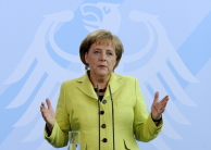 Merkel bij de persconferentie over de redding van Opel. Afb.: dpa/picture-alliance