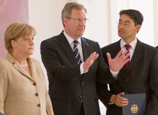 Merkel (nog) met president Wulff en FDP-partijvoorzitter Rösler. Afb.: dpa/pict.-all.