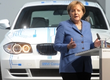 BMW-gift leidt tot debat over partijfinanciering