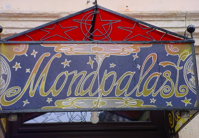 De ingang van Hostel Mondpalast. Afbeelding: DIA