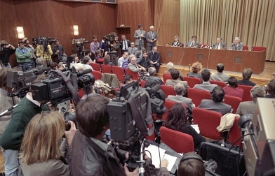 De persconferentie van Günter Schabowski, 9 november 1989. Dezelfde avond viel de Muur. Afb: wikipedia.org