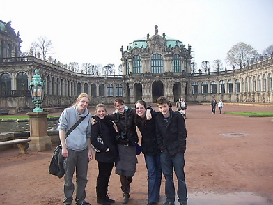 De scholierenredactie in Dresden. Afbeelding: DIA