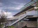 Het futuristische gebouw van het St. Benno Gymnasium. Afbeelding: DIA