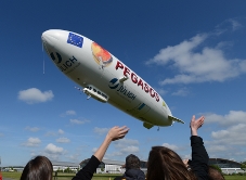 Het Helmholtz Zentrum in Jülich onderzoekt klimaatverandering met een zeppelin. Afb.: Forschungszentrum Jülich